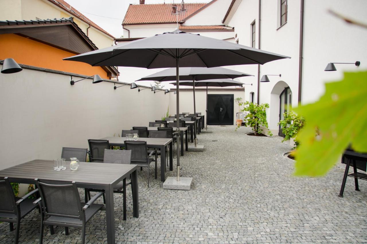 Hotel Restaurant Na Navsi Ricany  Exterior photo