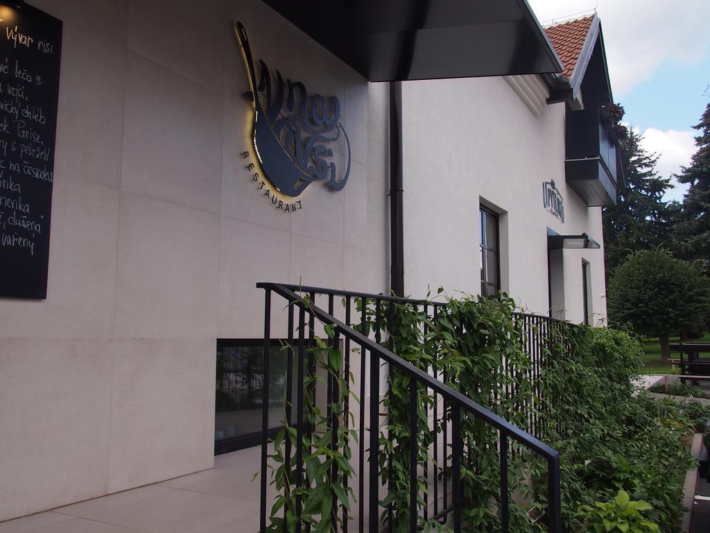 Hotel Restaurant Na Navsi Ricany  Exterior photo