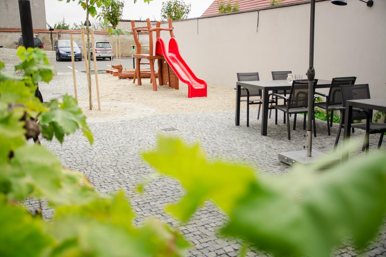 Hotel Restaurant Na Navsi Ricany  Exterior photo